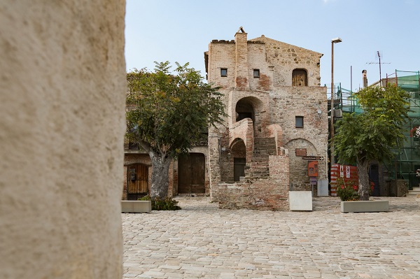 aliano casa con gli occhi